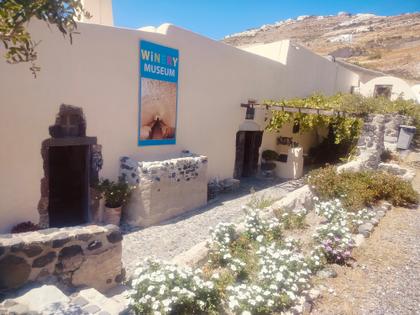 Οινογευσία στο Art Space Winery με ξενάγηση στο μουσειακό χώρο της παραδοσιακής κάναβας του 1861, στην σύγχρονη Gallery και το νέο οινοποιείο. 